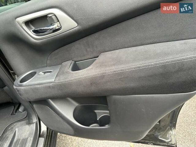 Зеленый Ниссан Патфайндер, объемом двигателя 3.5 л и пробегом 238 тыс. км за 11500 $, фото 12 на Automoto.ua