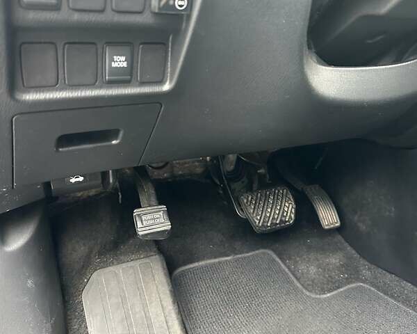 Зеленый Ниссан Патфайндер, объемом двигателя 3.5 л и пробегом 238 тыс. км за 11500 $, фото 6 на Automoto.ua