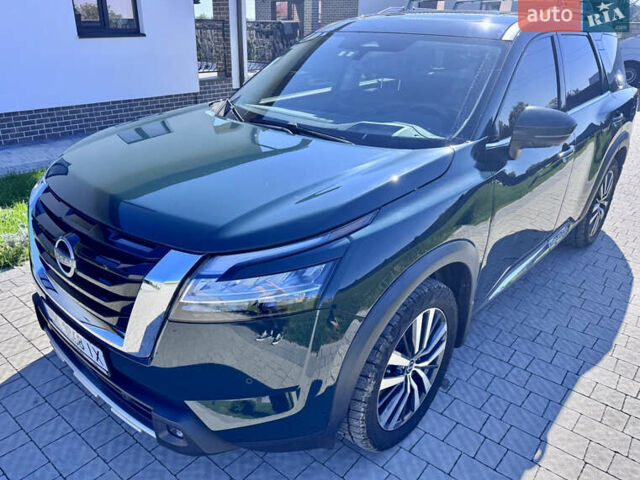 Ніссан Патфайндер 2022 у Рівному на Automoto.ua Зелений Ніссан Патфайндер, об'ємом двигуна 3.5 л та пробігом 48 тис. км за 39000 $, фото 1 на Automoto.ua