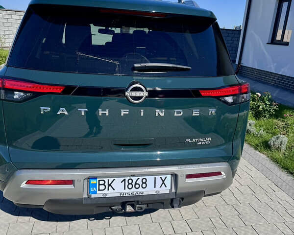 Ніссан Патфайндер 2022 у Рівному на Automoto.ua Зелений Ніссан Патфайндер, об'ємом двигуна 3.5 л та пробігом 48 тис. км за 39000 $, фото 4 на Automoto.ua