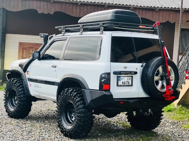 Белый Ниссан Патрол, объемом двигателя 2.8 л и пробегом 201 тыс. км за 19999 $, фото 2 на Automoto.ua