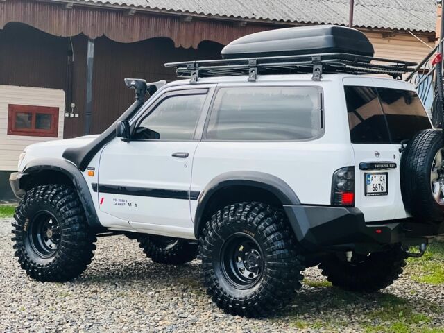 Белый Ниссан Патрол, объемом двигателя 2.8 л и пробегом 201 тыс. км за 19999 $, фото 1 на Automoto.ua