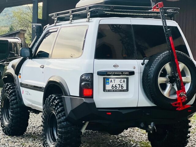 Белый Ниссан Патрол, объемом двигателя 2.8 л и пробегом 201 тыс. км за 19999 $, фото 3 на Automoto.ua