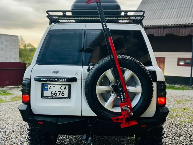 Белый Ниссан Патрол, объемом двигателя 2.8 л и пробегом 201 тыс. км за 19999 $, фото 4 на Automoto.ua