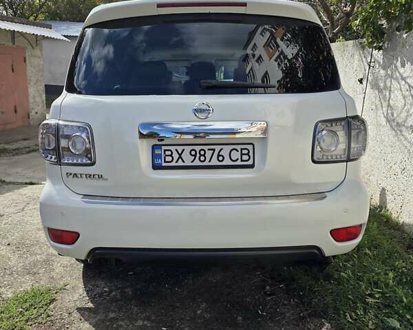 Белый Ниссан Патрол, объемом двигателя 5.6 л и пробегом 224 тыс. км за 15000 $, фото 7 на Automoto.ua