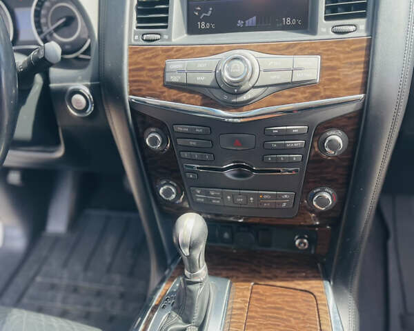 Белый Ниссан Патрол, объемом двигателя 5.6 л и пробегом 278 тыс. км за 17777 $, фото 6 на Automoto.ua