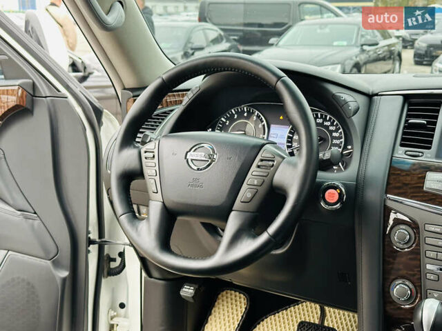 Білий Ніссан Патрол, об'ємом двигуна 5.55 л та пробігом 319 тис. км за 17500 $, фото 24 на Automoto.ua