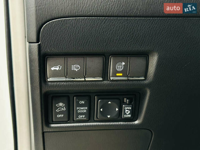 Білий Ніссан Патрол, об'ємом двигуна 5.55 л та пробігом 319 тис. км за 17500 $, фото 38 на Automoto.ua