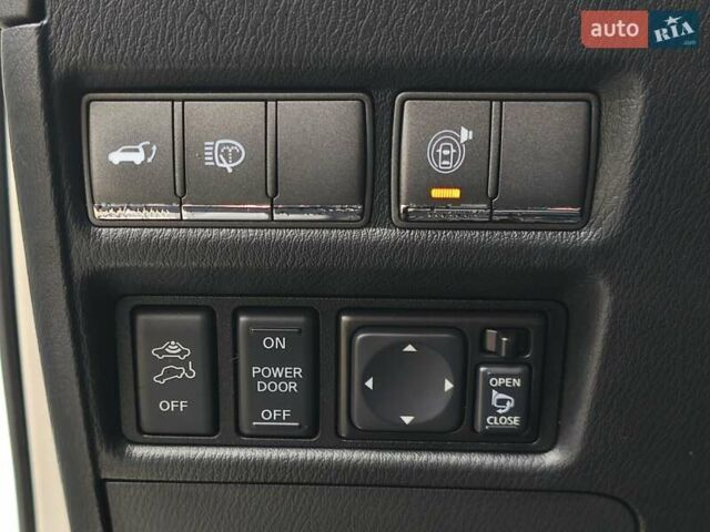 Білий Ніссан Патрол, об'ємом двигуна 5.55 л та пробігом 210 тис. км за 19900 $, фото 19 на Automoto.ua