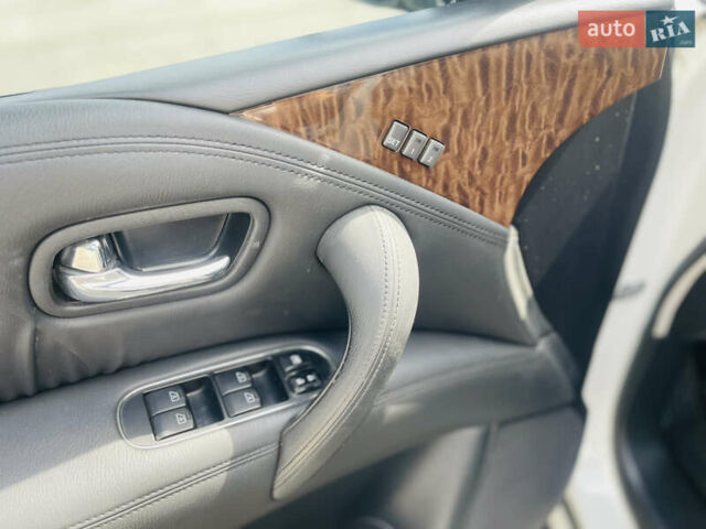 Белый Ниссан Патрол, объемом двигателя 5.6 л и пробегом 278 тыс. км за 17777 $, фото 4 на Automoto.ua