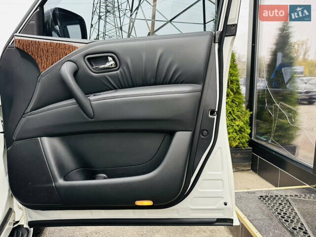 Білий Ніссан Патрол, об'ємом двигуна 5.55 л та пробігом 319 тис. км за 17500 $, фото 28 на Automoto.ua