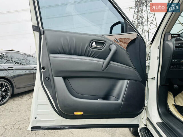 Білий Ніссан Патрол, об'ємом двигуна 5.55 л та пробігом 319 тис. км за 17500 $, фото 16 на Automoto.ua