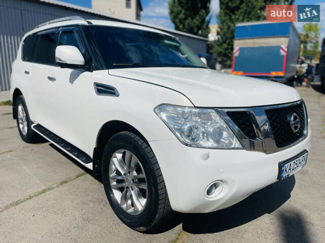 Белый Ниссан Патрол, объемом двигателя 5.6 л и пробегом 278 тыс. км за 17777 $, фото 1 на Automoto.ua