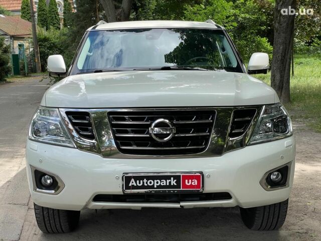 Белый Ниссан Патрол, объемом двигателя 5.5 л и пробегом 127 тыс. км за 21690 $, фото 2 на Automoto.ua