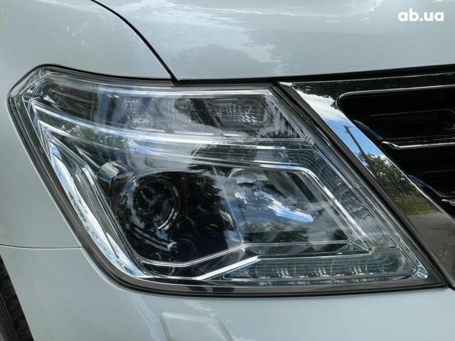 Белый Ниссан Патрол, объемом двигателя 5.5 л и пробегом 127 тыс. км за 21690 $, фото 19 на Automoto.ua