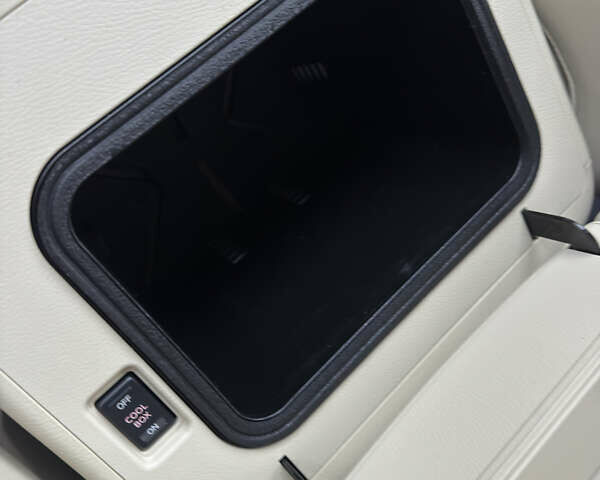 Бежевый Ниссан Патрол, объемом двигателя 5.6 л и пробегом 266 тыс. км за 16000 $, фото 42 на Automoto.ua