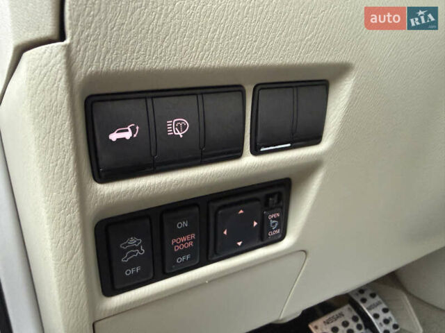 Бежевый Ниссан Патрол, объемом двигателя 5.6 л и пробегом 266 тыс. км за 16000 $, фото 48 на Automoto.ua