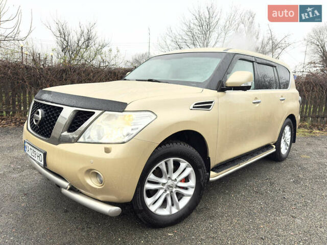 Бежевый Ниссан Патрол, объемом двигателя 5.6 л и пробегом 266 тыс. км за 16000 $, фото 1 на Automoto.ua