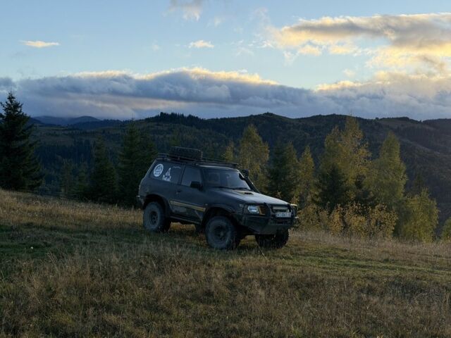 Черный Ниссан Патрол, объемом двигателя 2.8 л и пробегом 306 тыс. км за 15000 $, фото 12 на Automoto.ua