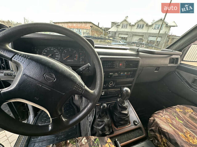 Черный Ниссан Патрол, объемом двигателя 2.8 л и пробегом 300 тыс. км за 12000 $, фото 32 на Automoto.ua