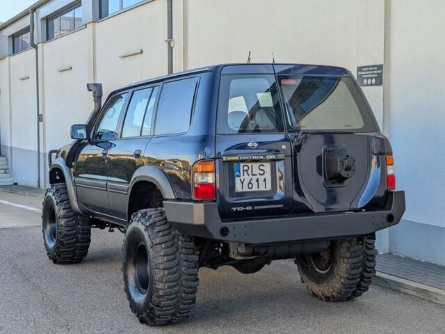 Черный Ниссан Патрол, объемом двигателя 2.8 л и пробегом 133 тыс. км за 2700 $, фото 1 на Automoto.ua