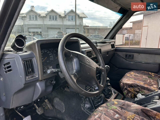Черный Ниссан Патрол, объемом двигателя 2.8 л и пробегом 300 тыс. км за 12000 $, фото 34 на Automoto.ua