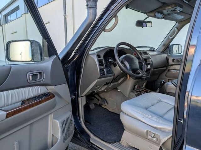 Черный Ниссан Патрол, объемом двигателя 2.8 л и пробегом 133 тыс. км за 2700 $, фото 5 на Automoto.ua