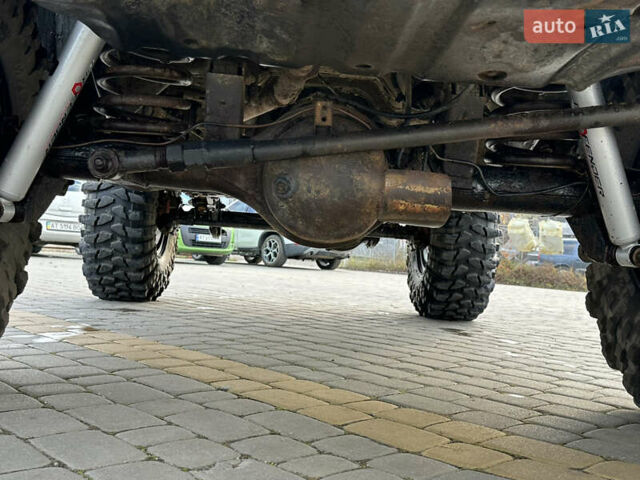 Черный Ниссан Патрол, объемом двигателя 2.8 л и пробегом 300 тыс. км за 12000 $, фото 25 на Automoto.ua