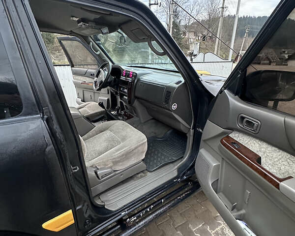 Черный Ниссан Патрол, объемом двигателя 2.83 л и пробегом 307 тыс. км за 15000 $, фото 13 на Automoto.ua