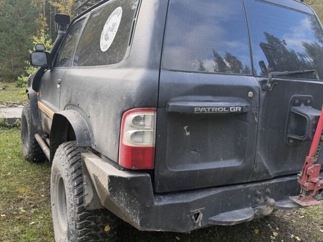 Черный Ниссан Патрол, объемом двигателя 2.8 л и пробегом 306 тыс. км за 15000 $, фото 5 на Automoto.ua