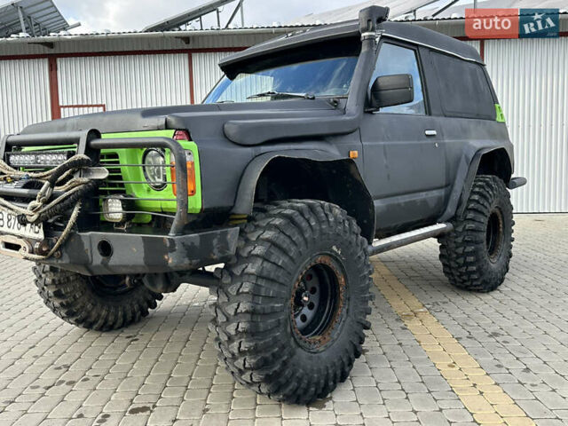 Черный Ниссан Патрол, объемом двигателя 2.8 л и пробегом 300 тыс. км за 12000 $, фото 4 на Automoto.ua