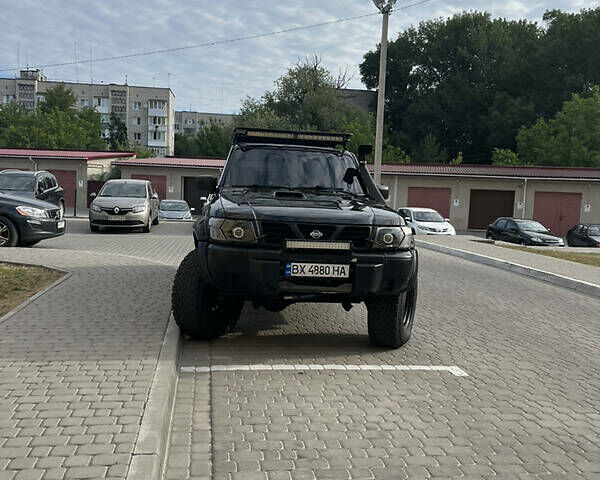 Чорний Ніссан Патрол, об'ємом двигуна 3 л та пробігом 240 тис. км за 13200 $, фото 2 на Automoto.ua