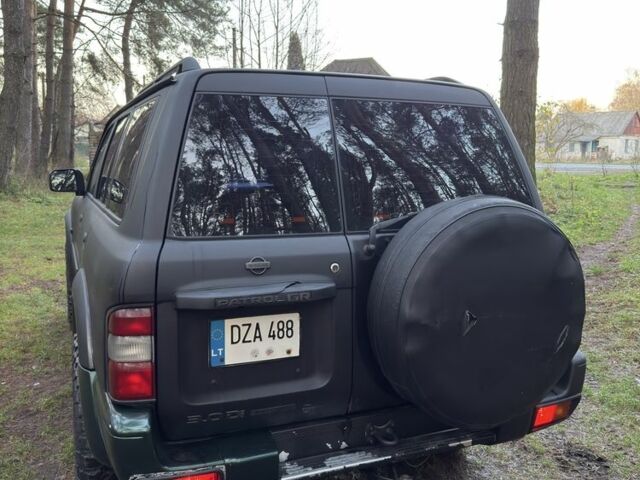 Черный Ниссан Патрол, объемом двигателя 3 л и пробегом 251 тыс. км за 9000 $, фото 4 на Automoto.ua