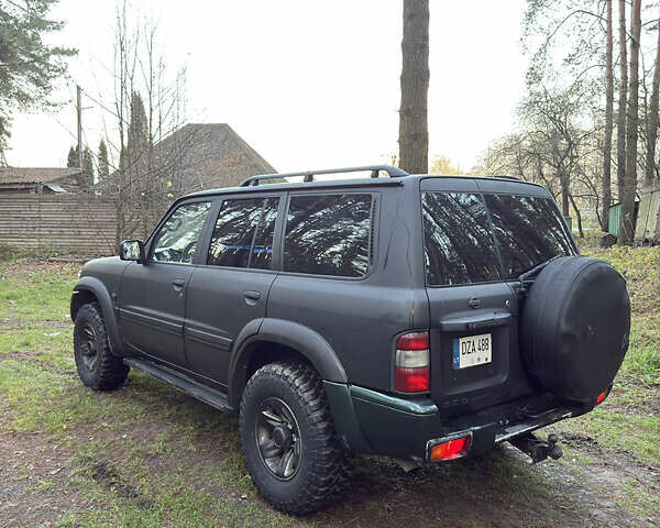 Черный Ниссан Патрол, объемом двигателя 3 л и пробегом 251 тыс. км за 9000 $, фото 3 на Automoto.ua