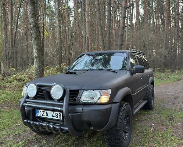 Черный Ниссан Патрол, объемом двигателя 3 л и пробегом 251 тыс. км за 9000 $, фото 1 на Automoto.ua