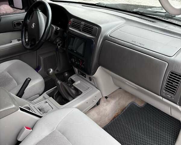 Черный Ниссан Патрол, объемом двигателя 3 л и пробегом 276 тыс. км за 22500 $, фото 5 на Automoto.ua