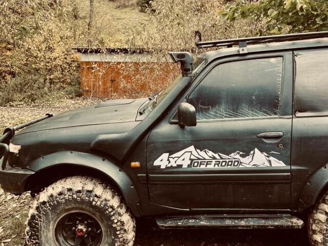 Черный Ниссан Патрол, объемом двигателя 3 л и пробегом 300 тыс. км за 6800 $, фото 3 на Automoto.ua