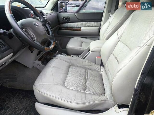 Черный Ниссан Патрол, объемом двигателя 4.8 л и пробегом 396 тыс. км за 37000 $, фото 6 на Automoto.ua