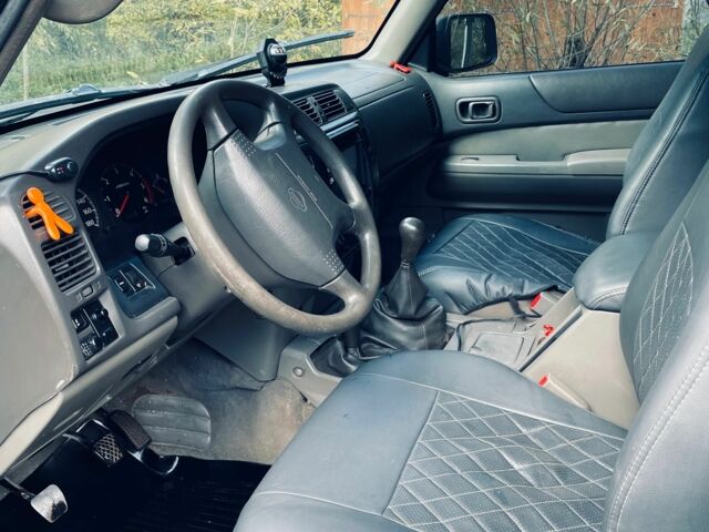 Черный Ниссан Патрол, объемом двигателя 3 л и пробегом 300 тыс. км за 6800 $, фото 1 на Automoto.ua