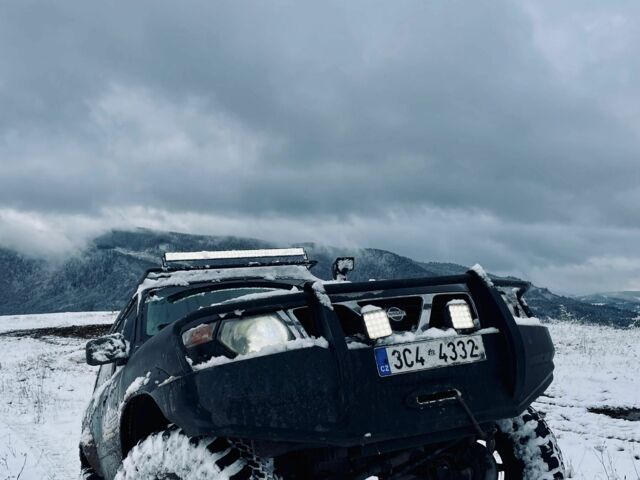 Черный Ниссан Патрол, объемом двигателя 3 л и пробегом 300 тыс. км за 6100 $, фото 2 на Automoto.ua