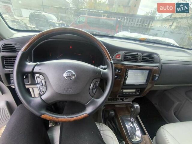 Черный Ниссан Патрол, объемом двигателя 4.8 л и пробегом 396 тыс. км за 37000 $, фото 5 на Automoto.ua