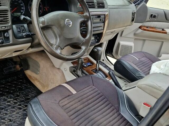 Черный Ниссан Патрол, объемом двигателя 3 л и пробегом 290 тыс. км за 3750 $, фото 4 на Automoto.ua