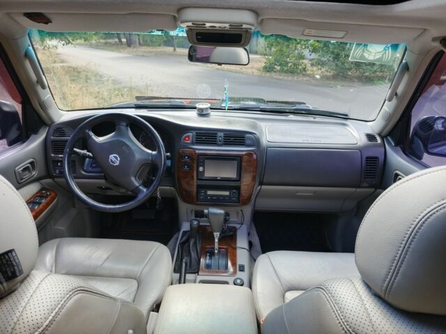 Чорний Ніссан Патрол, об'ємом двигуна 3 л та пробігом 3 тис. км за 19000 $, фото 3 на Automoto.ua