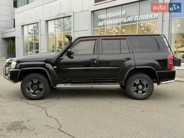 Черный Ниссан Патрол, объемом двигателя 3 л и пробегом 359 тыс. км за 18999 $, фото 3 на Automoto.ua