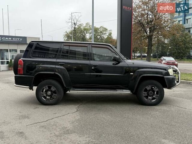 Черный Ниссан Патрол, объемом двигателя 3 л и пробегом 359 тыс. км за 18999 $, фото 7 на Automoto.ua