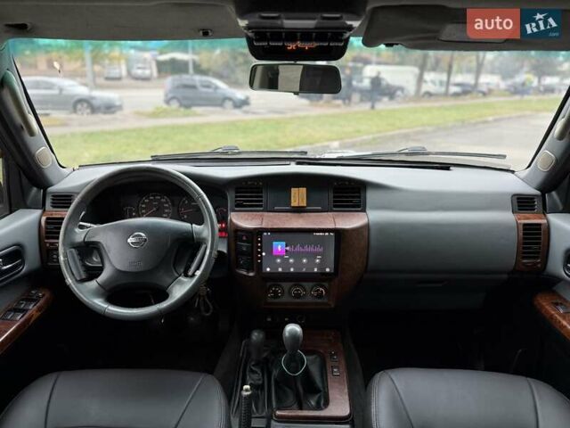 Черный Ниссан Патрол, объемом двигателя 3 л и пробегом 359 тыс. км за 18999 $, фото 8 на Automoto.ua