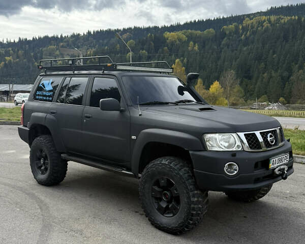 Чорний Ніссан Патрол, об'ємом двигуна 2.95 л та пробігом 300 тис. км за 31000 $, фото 1 на Automoto.ua