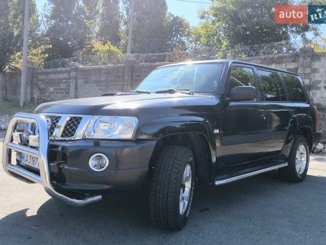 Черный Ниссан Патрол, объемом двигателя 3 л и пробегом 203 тыс. км за 21000 $, фото 1 на Automoto.ua