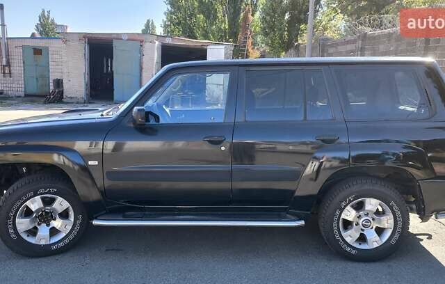 Черный Ниссан Патрол, объемом двигателя 3 л и пробегом 203 тыс. км за 21000 $, фото 7 на Automoto.ua