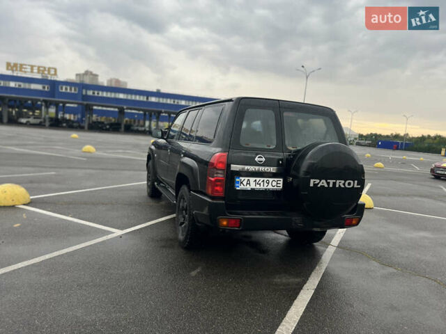 Черный Ниссан Патрол, объемом двигателя 3 л и пробегом 247 тыс. км за 21700 $, фото 5 на Automoto.ua